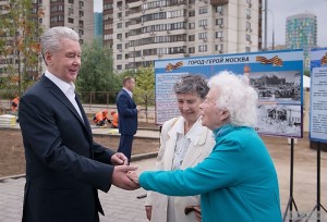 Мэр Москвы Сергей Собянин осмотрел ход работ по созданию парка имени 70-летия Победы